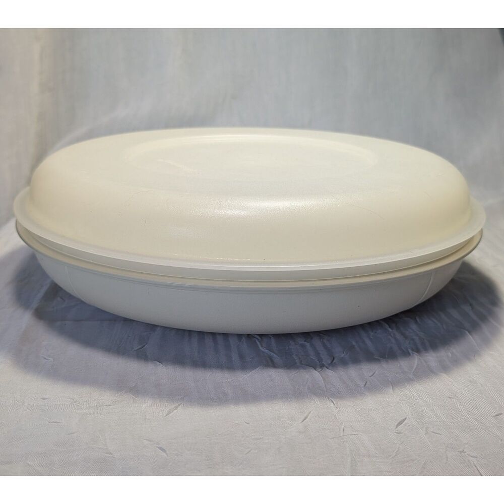 Vintage Tupperware 1708 Divided Serving Tray with 1709 Lid.